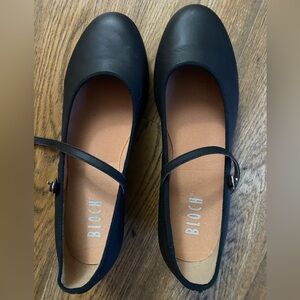 Bloch Woman’s tap shoes size 11 medium
